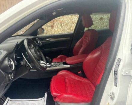 Білий Альфа Ромео Стелвіо, об'ємом двигуна 2 л та пробігом 45 тис. км за 15600 $, фото 8 на Automoto.ua