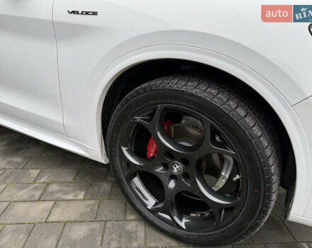 Белый Альфа Ромео Стелвио, объемом двигателя 2 л и пробегом 49 тыс. км за 42000 $, фото 32 на Automoto.ua