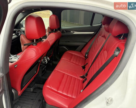 Белый Альфа Ромео Стелвио, объемом двигателя 2 л и пробегом 49 тыс. км за 42000 $, фото 20 на Automoto.ua