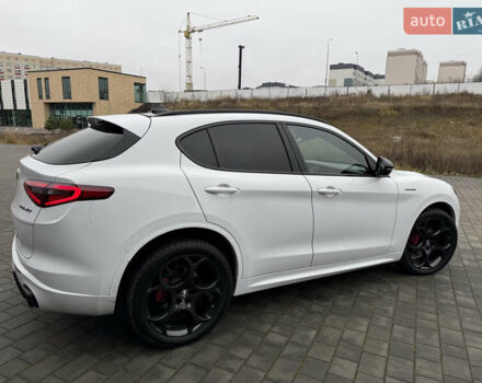 Белый Альфа Ромео Стелвио, объемом двигателя 2 л и пробегом 49 тыс. км за 42000 $, фото 4 на Automoto.ua