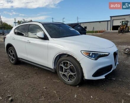 Белый Альфа Ромео Стелвио, объемом двигателя 2 л и пробегом 110 тыс. км за 6600 $, фото 2 на Automoto.ua