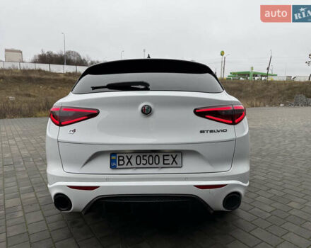 Белый Альфа Ромео Стелвио, объемом двигателя 2 л и пробегом 49 тыс. км за 42000 $, фото 6 на Automoto.ua