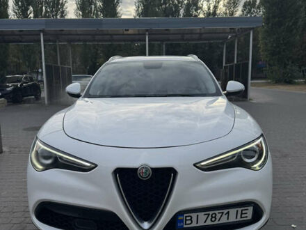Альфа Ромео Стелвио 2017 в Кременчуге на Automoto.ua Белый Альфа Ромео Стелвио, объемом двигателя 2 л и пробегом 90 тыс. км за 22000 $, фото 1 на Automoto.ua