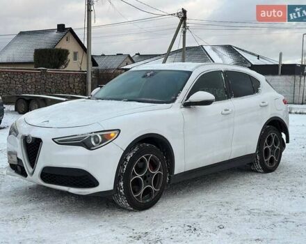 Белый Альфа Ромео Стелвио, объемом двигателя 2 л и пробегом 191 тыс. км за 12300 $, фото 1 на Automoto.ua