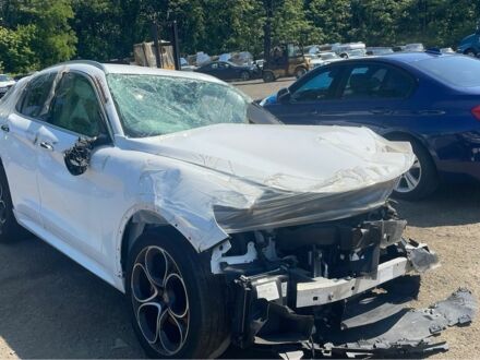 Білий Альфа Ромео Стелвіо, об'ємом двигуна 2 л та пробігом 49 тис. км за 7300 $, фото 1 на Automoto.ua