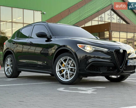 Чорний Альфа Ромео Стелвіо, об'ємом двигуна 2 л та пробігом 67 тис. км за 18500 $, фото 11 на Automoto.ua