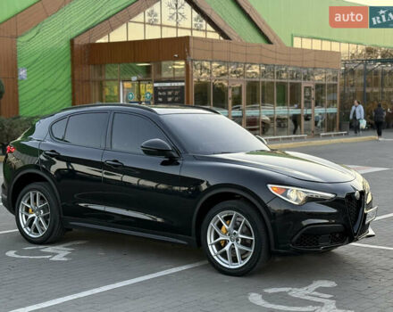 Чорний Альфа Ромео Стелвіо, об'ємом двигуна 2 л та пробігом 67 тис. км за 18500 $, фото 6 на Automoto.ua