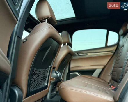 Чорний Альфа Ромео Стелвіо, об'ємом двигуна 2 л та пробігом 67 тис. км за 18500 $, фото 18 на Automoto.ua