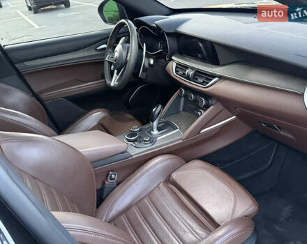 Чорний Альфа Ромео Стелвіо, об'ємом двигуна 2 л та пробігом 67 тис. км за 18500 $, фото 23 на Automoto.ua