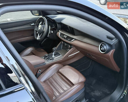 Чорний Альфа Ромео Стелвіо, об'ємом двигуна 2 л та пробігом 67 тис. км за 18500 $, фото 28 на Automoto.ua