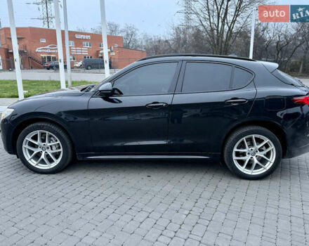Чорний Альфа Ромео Стелвіо, об'ємом двигуна 2 л та пробігом 68 тис. км за 20900 $, фото 7 на Automoto.ua