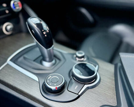 Чорний Альфа Ромео Стелвіо, об'ємом двигуна 2 л та пробігом 68 тис. км за 20900 $, фото 17 на Automoto.ua