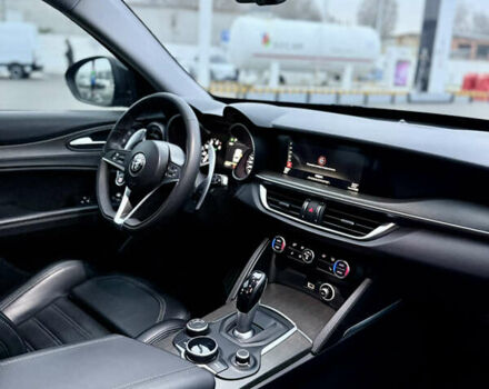 Чорний Альфа Ромео Стелвіо, об'ємом двигуна 2 л та пробігом 68 тис. км за 20900 $, фото 8 на Automoto.ua