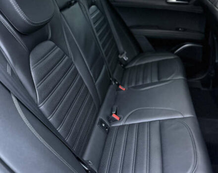 Чорний Альфа Ромео Стелвіо, об'ємом двигуна 2 л та пробігом 68 тис. км за 20900 $, фото 14 на Automoto.ua