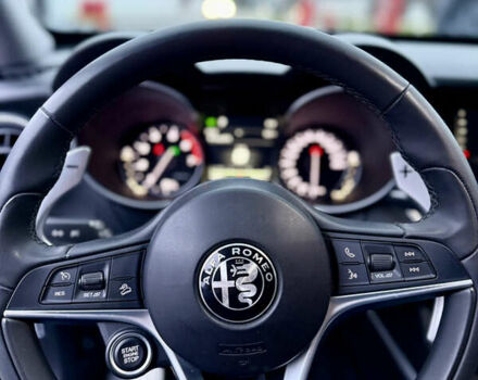 Чорний Альфа Ромео Стелвіо, об'ємом двигуна 2 л та пробігом 68 тис. км за 20900 $, фото 18 на Automoto.ua