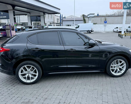 Чорний Альфа Ромео Стелвіо, об'ємом двигуна 2 л та пробігом 68 тис. км за 20900 $, фото 6 на Automoto.ua