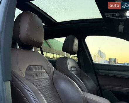 Чорний Альфа Ромео Стелвіо, об'ємом двигуна 2 л та пробігом 67 тис. км за 18500 $, фото 24 на Automoto.ua