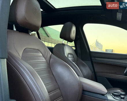 Чорний Альфа Ромео Стелвіо, об'ємом двигуна 2 л та пробігом 67 тис. км за 18500 $, фото 25 на Automoto.ua