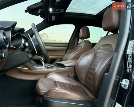 Чорний Альфа Ромео Стелвіо, об'ємом двигуна 2 л та пробігом 67 тис. км за 18500 $, фото 15 на Automoto.ua