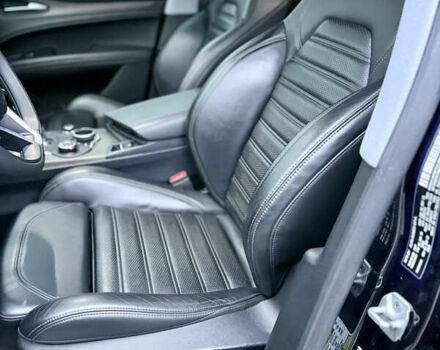 Чорний Альфа Ромео Стелвіо, об'ємом двигуна 2 л та пробігом 68 тис. км за 20900 $, фото 11 на Automoto.ua