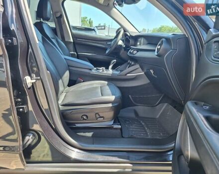 Черный Альфа Ромео Стелвио, объемом двигателя 2 л и пробегом 92 тыс. км за 23000 $, фото 30 на Automoto.ua