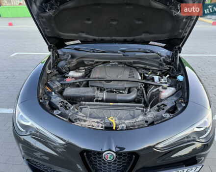 Чорний Альфа Ромео Стелвіо, об'ємом двигуна 2 л та пробігом 67 тис. км за 18500 $, фото 36 на Automoto.ua