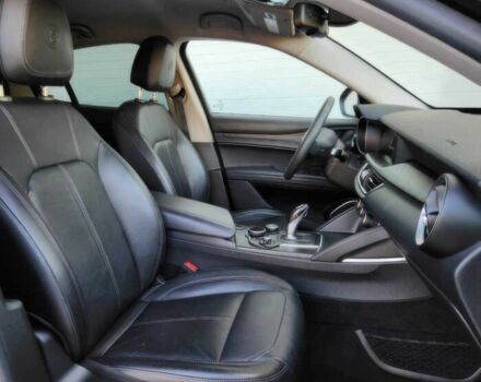 Черный Альфа Ромео Стелвио, объемом двигателя 2 л и пробегом 46 тыс. км за 5600 $, фото 6 на Automoto.ua