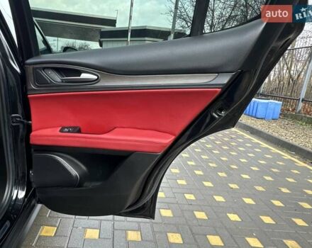 Чорний Альфа Ромео Стелвіо, об'ємом двигуна 2 л та пробігом 124 тис. км за 19400 $, фото 28 на Automoto.ua