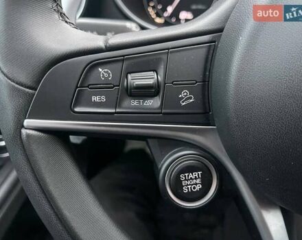 Чорний Альфа Ромео Стелвіо, об'ємом двигуна 2 л та пробігом 129 тис. км за 24990 $, фото 18 на Automoto.ua