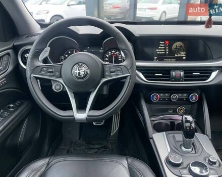 Чорний Альфа Ромео Стелвіо, об'ємом двигуна 2 л та пробігом 129 тис. км за 24990 $, фото 13 на Automoto.ua