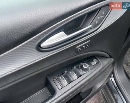 Чорний Альфа Ромео Стелвіо, об'ємом двигуна 2 л та пробігом 129 тис. км за 24990 $, фото 15 на Automoto.ua