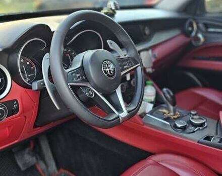 Черный Альфа Ромео Стелвио, объемом двигателя 2 л и пробегом 89 тыс. км за 25900 $, фото 7 на Automoto.ua