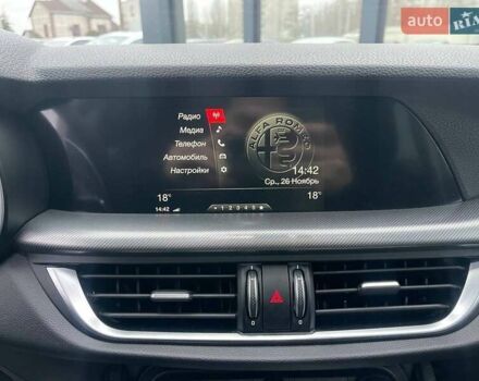 Чорний Альфа Ромео Стелвіо, об'ємом двигуна 2 л та пробігом 129 тис. км за 24990 $, фото 24 на Automoto.ua