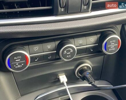 Альфа Ромео Стелвио 2019 в Киеве на Automoto.ua Черный Альфа Ромео Стелвио, объемом двигателя 2 л и пробегом 129 тыс. км за 24990 $, фото 18 на Automoto.ua