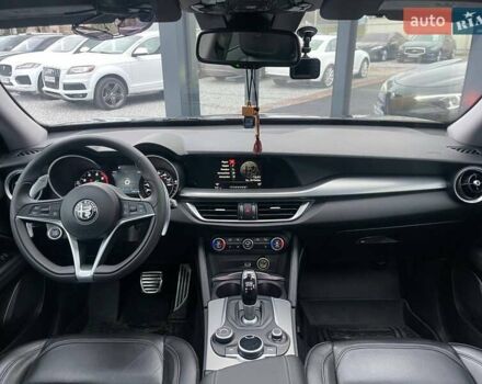 Чорний Альфа Ромео Стелвіо, об'ємом двигуна 2 л та пробігом 129 тис. км за 24990 $, фото 12 на Automoto.ua