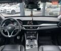 Чорний Альфа Ромео Стелвіо, об'ємом двигуна 2 л та пробігом 129 тис. км за 24990 $, фото 12 на Automoto.ua