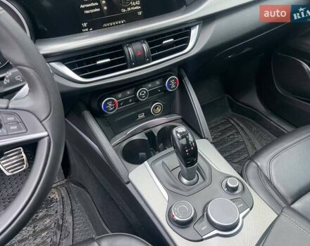 Чорний Альфа Ромео Стелвіо, об'ємом двигуна 2 л та пробігом 129 тис. км за 24990 $, фото 22 на Automoto.ua