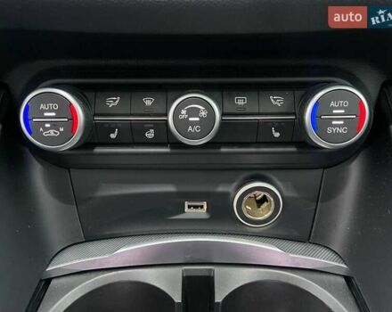 Чорний Альфа Ромео Стелвіо, об'ємом двигуна 2 л та пробігом 129 тис. км за 24990 $, фото 23 на Automoto.ua