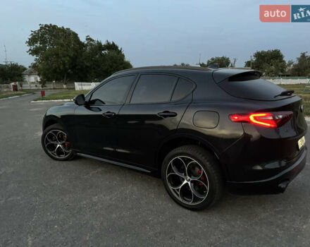 Черный Альфа Ромео Стелвио, объемом двигателя 2 л и пробегом 62 тыс. км за 19800 $, фото 4 на Automoto.ua