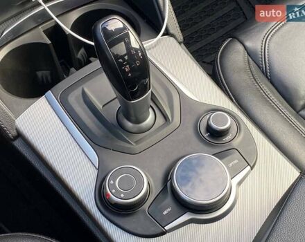 Альфа Ромео Стелвио 2019 в Киеве на Automoto.ua Черный Альфа Ромео Стелвио, объемом двигателя 2 л и пробегом 129 тыс. км за 24990 $, фото 19 на Automoto.ua