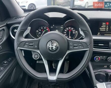 Чорний Альфа Ромео Стелвіо, об'ємом двигуна 2 л та пробігом 129 тис. км за 24990 $, фото 14 на Automoto.ua