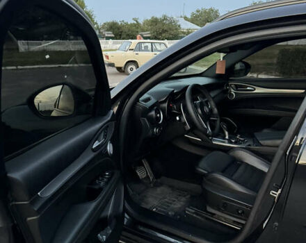 Черный Альфа Ромео Стелвио, объемом двигателя 2 л и пробегом 62 тыс. км за 19800 $, фото 6 на Automoto.ua