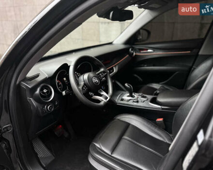 Черный Альфа Ромео Стелвио, объемом двигателя 2 л и пробегом 81 тыс. км за 22000 $, фото 8 на Automoto.ua