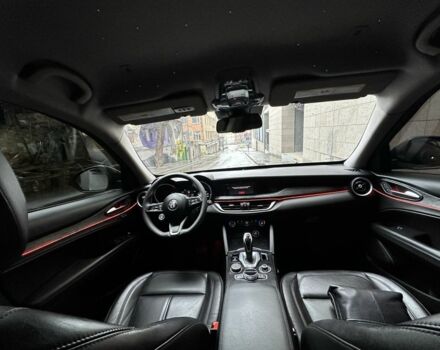 Черный Альфа Ромео Стелвио, объемом двигателя 2 л и пробегом 81 тыс. км за 22000 $, фото 4 на Automoto.ua