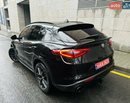 Черный Альфа Ромео Стелвио, объемом двигателя 2 л и пробегом 81 тыс. км за 22000 $, фото 7 на Automoto.ua