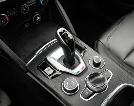 Чорний Альфа Ромео Стелвіо, об'ємом двигуна 2 л та пробігом 42 тис. км за 9900 $, фото 10 на Automoto.ua