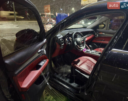 Черный Альфа Ромео Стелвио, объемом двигателя 2 л и пробегом 41 тыс. км за 26500 $, фото 19 на Automoto.ua