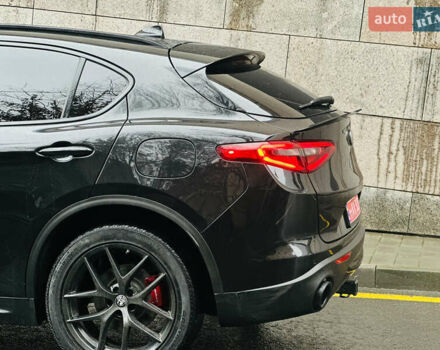 Черный Альфа Ромео Стелвио, объемом двигателя 2 л и пробегом 81 тыс. км за 22000 $, фото 5 на Automoto.ua