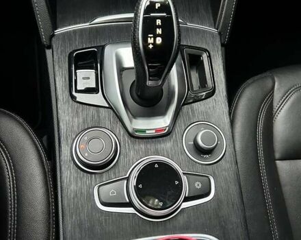 Черный Альфа Ромео Стелвио, объемом двигателя 2 л и пробегом 41 тыс. км за 27900 $, фото 10 на Automoto.ua