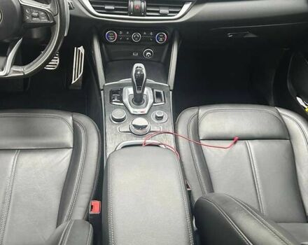 Черный Альфа Ромео Стелвио, объемом двигателя 2 л и пробегом 41 тыс. км за 27900 $, фото 9 на Automoto.ua